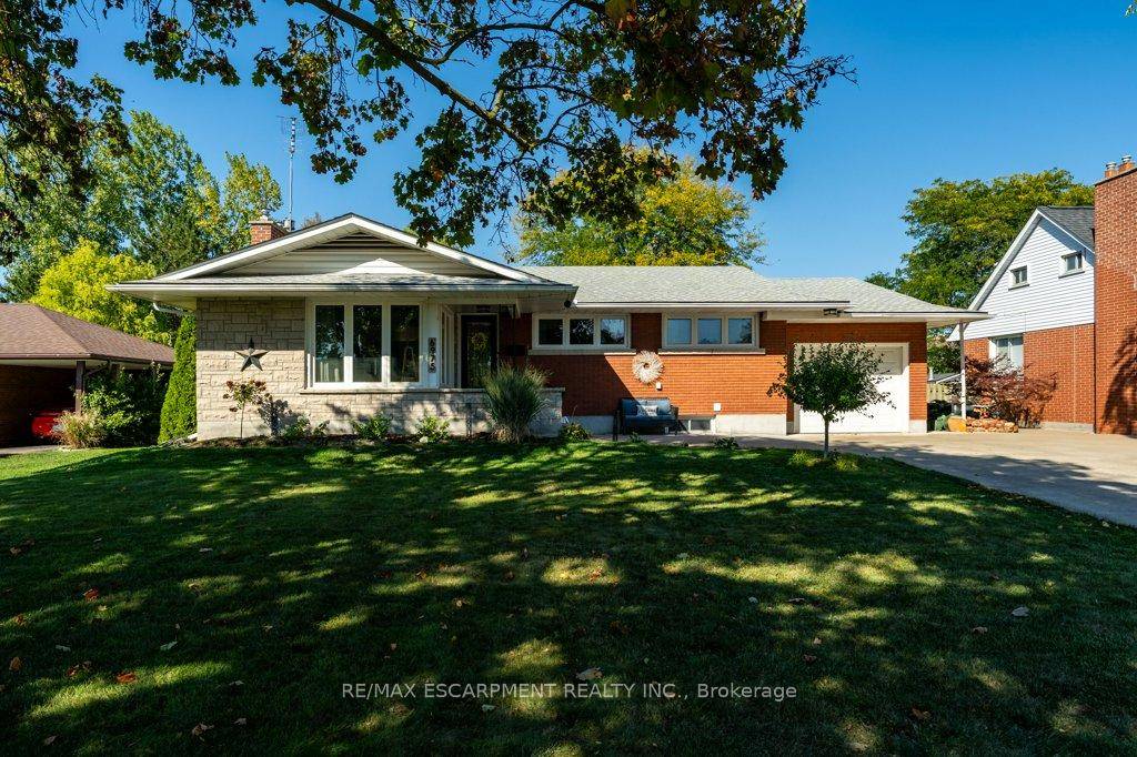 Move right into this immaculate bungalow that awaits a new owner and bring your extended family too !