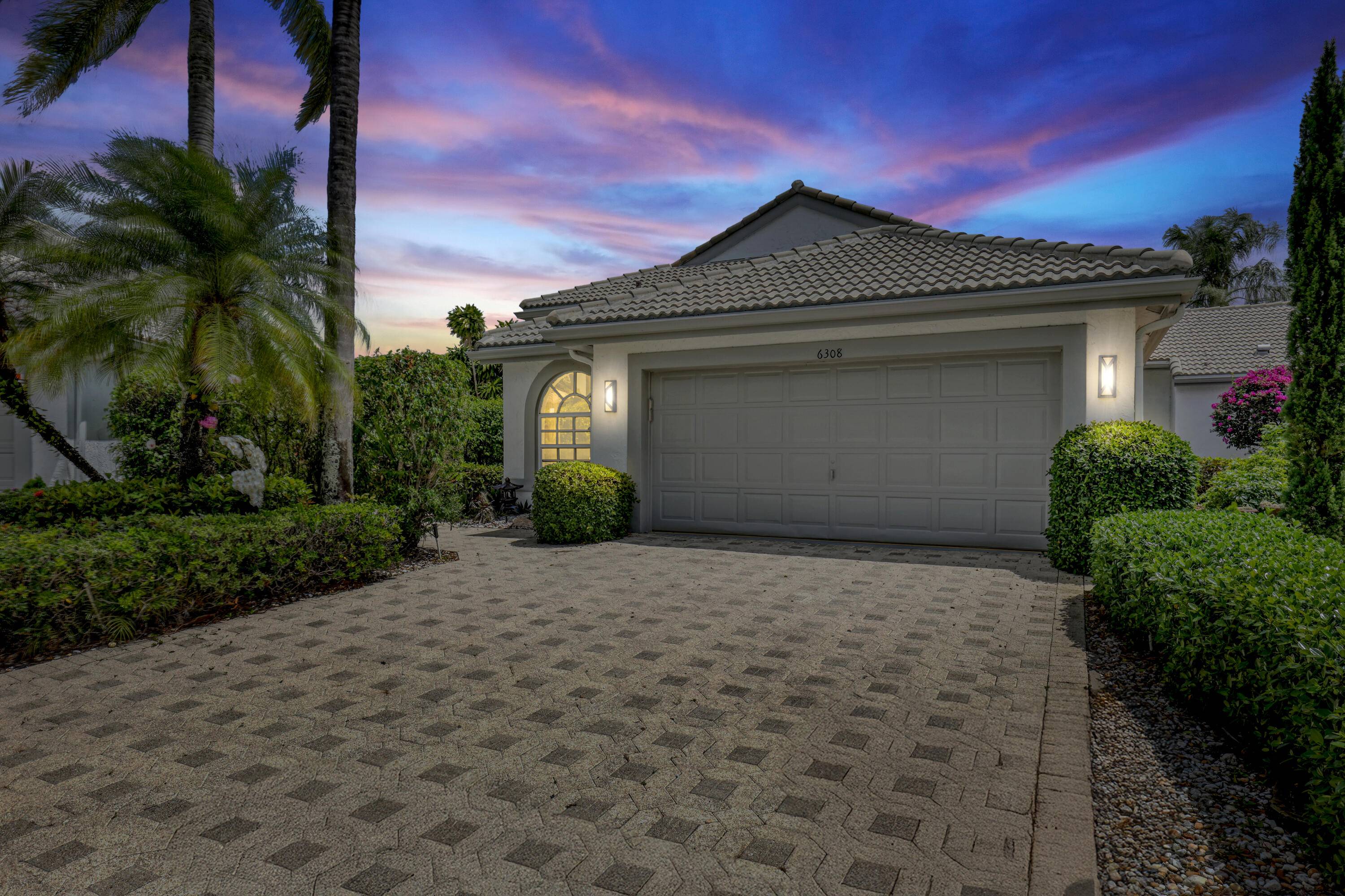 Location Location Location Big Spacious 3 3 2704 3496 sft home on a Cul De Sac with Magnificent LIGHTED Fountain Lake View in secure 55 gated Hampton Fairways community, a ...