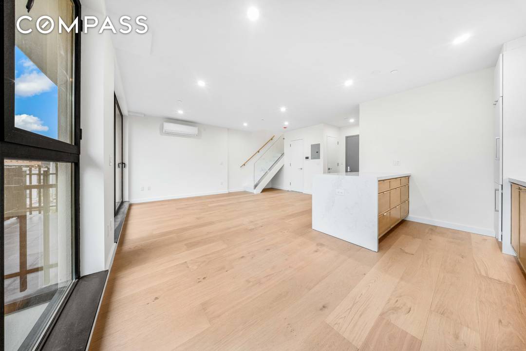 32 North A boutique condo rooted in the heart of Astoria 32 North redefines boutique living in Astoria with seven impeccably crafted one and two bedroom residences, offering private outdoor ...