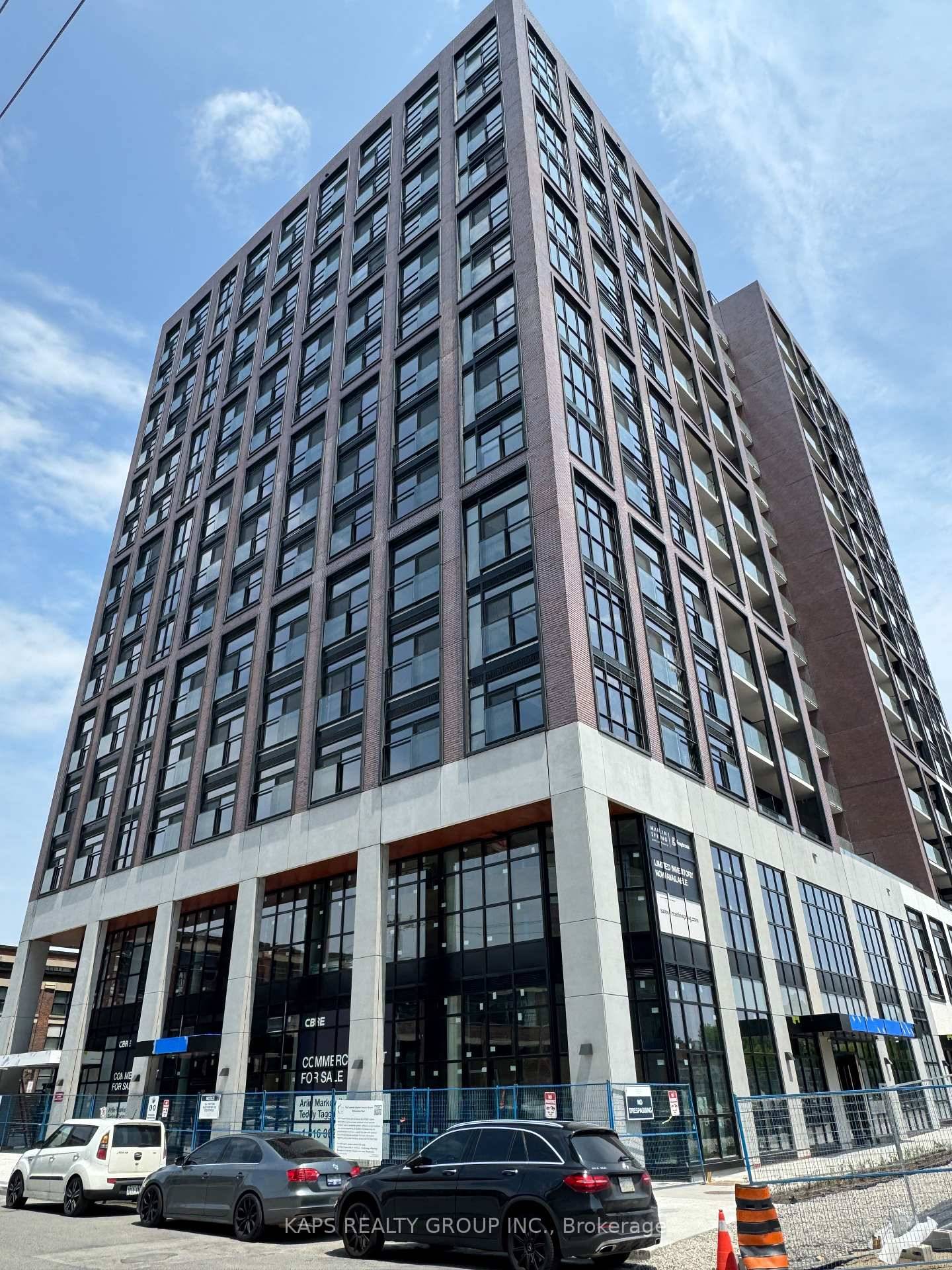 Modern 1 Den, 2 Bath at House of Assembly in Torontos vibrant west end !