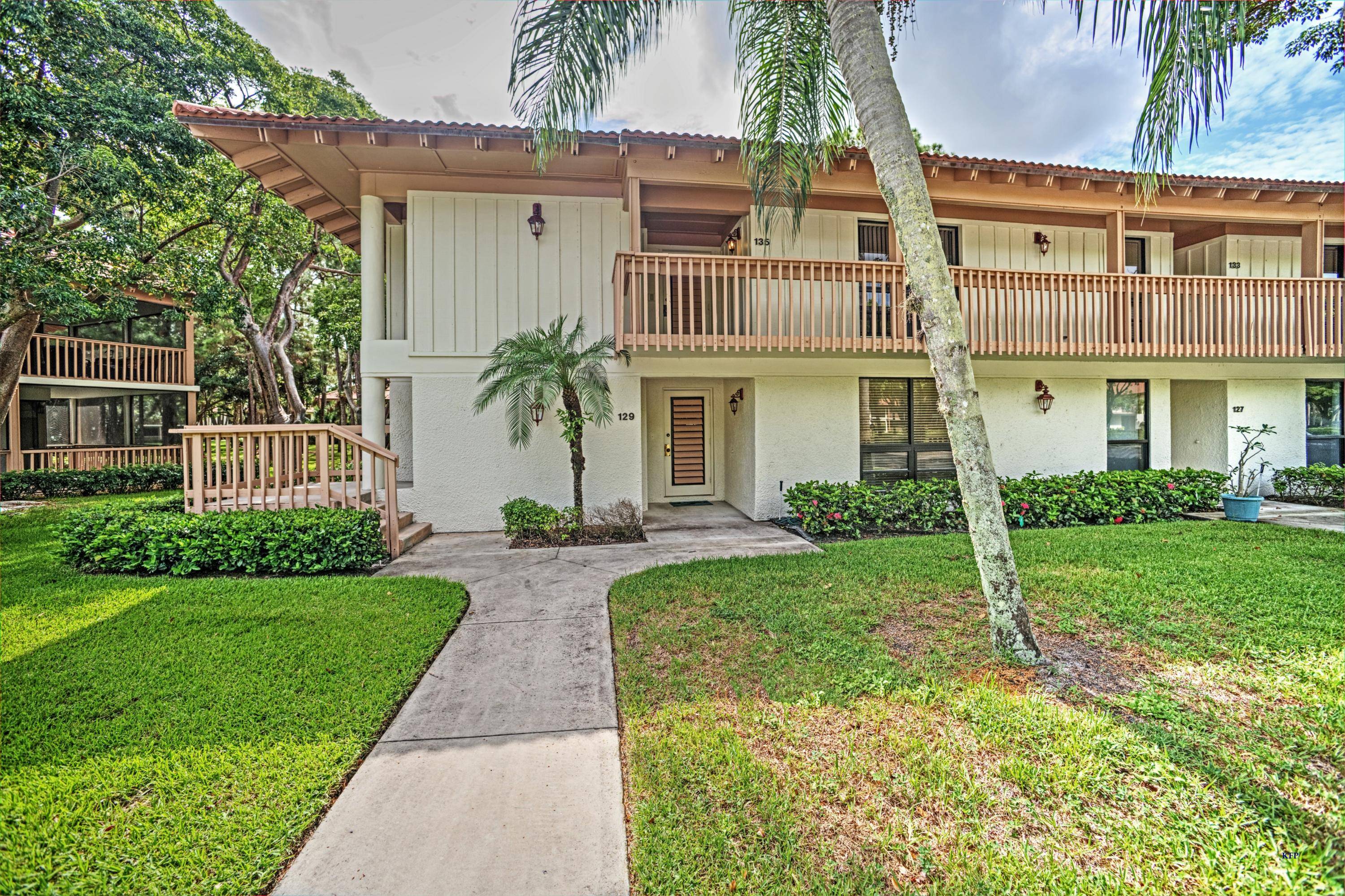 This unit has a SPORTS golf membership available to renter for additional fee.