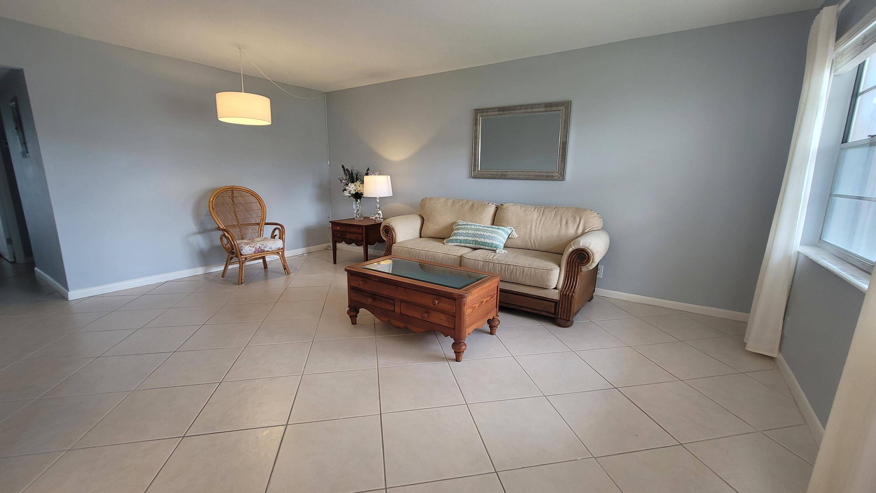 Beautifully Renovated 2 Bedroom Ground Floor Condo in West Palm BeachDon't miss this move in ready gem !