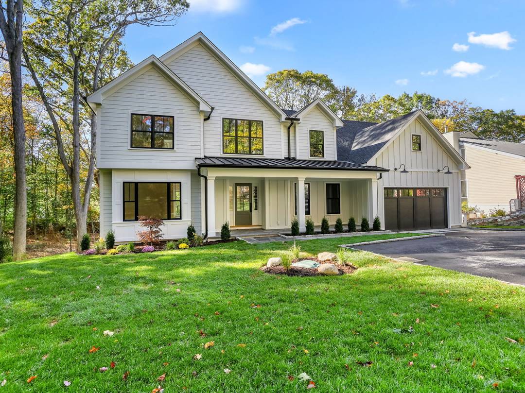 31 Rosano Road introduces new construction to one of Stamford's most centrally positioned and established neighborhoods.