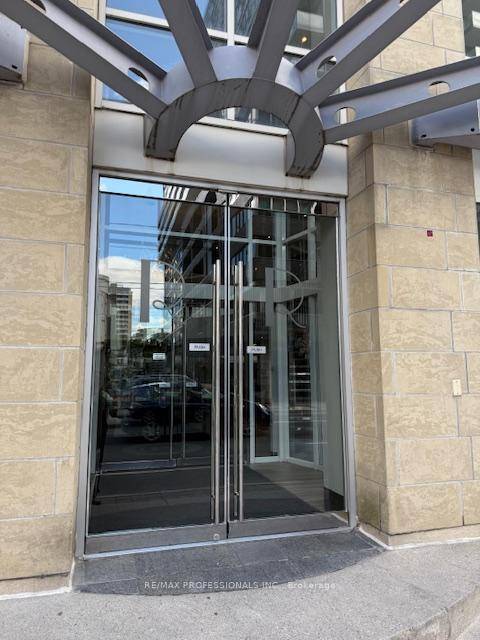 Spacious 2 Bed Den, 2 Bath condo in the heart of downtown Toronto at the Richmond !