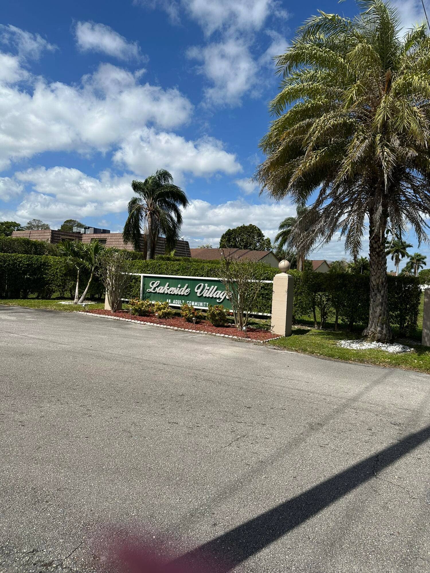 Charming 1BD 1BA renovated condo in Lakeside Village, a vibrant 55 community in Palm Springs, FL.