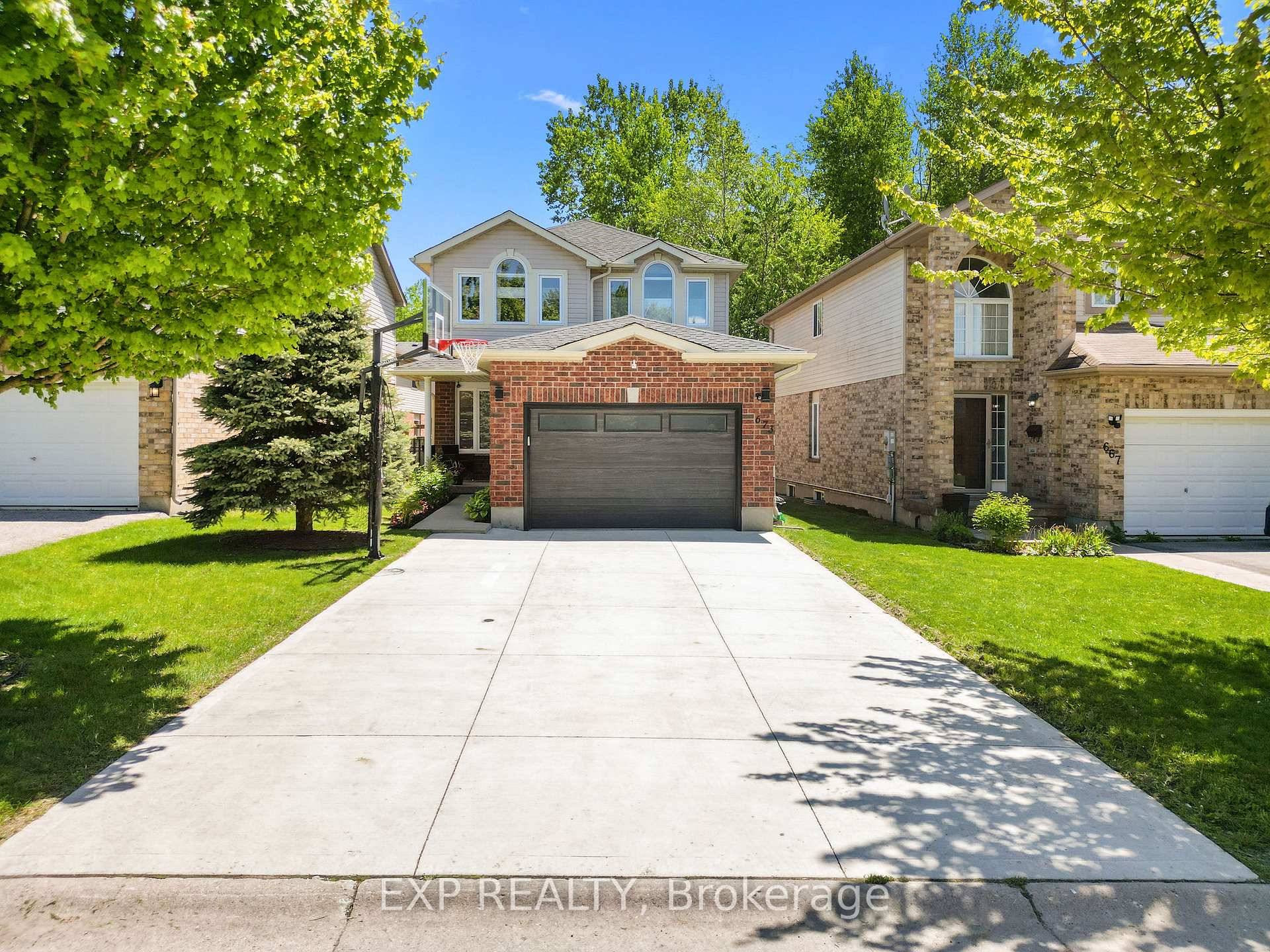 Welcome to 673 Sprucewood Drive, a beautifully updated home tucked away in the heart of North Londons highly sought after Stoney Creek neighbourhood.