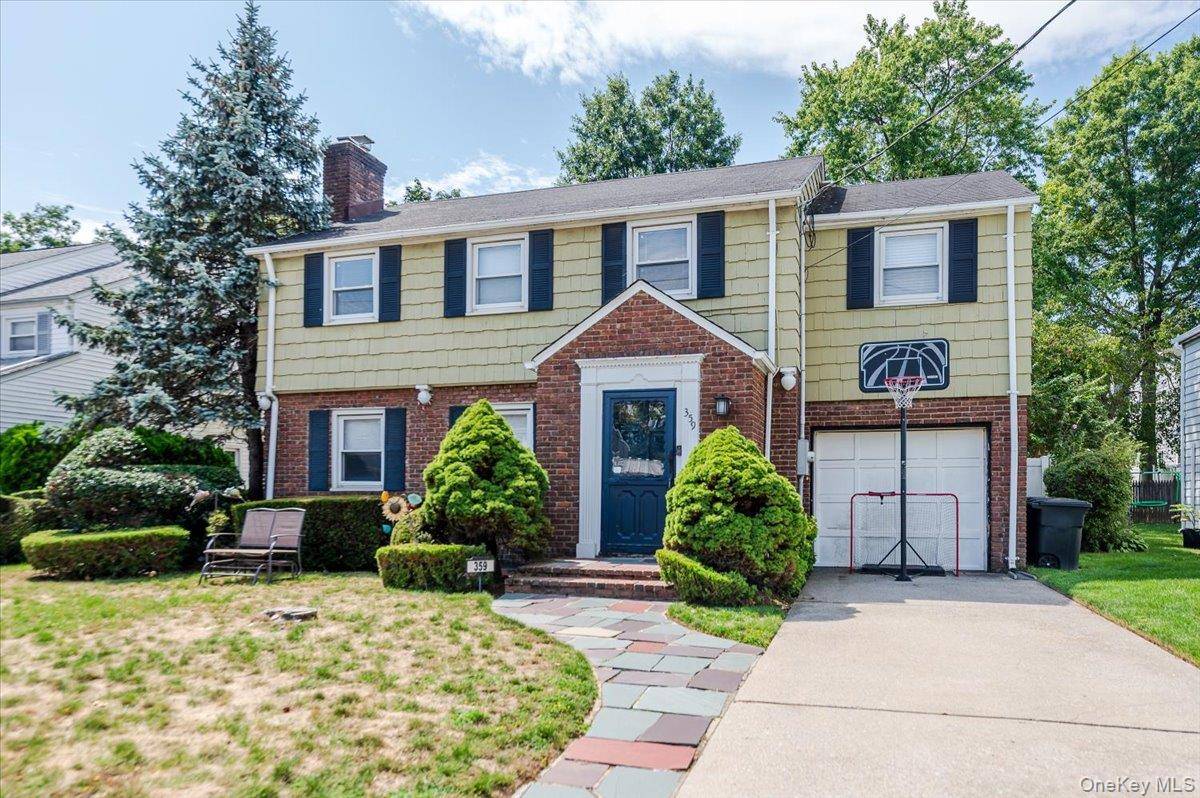 Move right in to this beautiful 4 bed, 2.