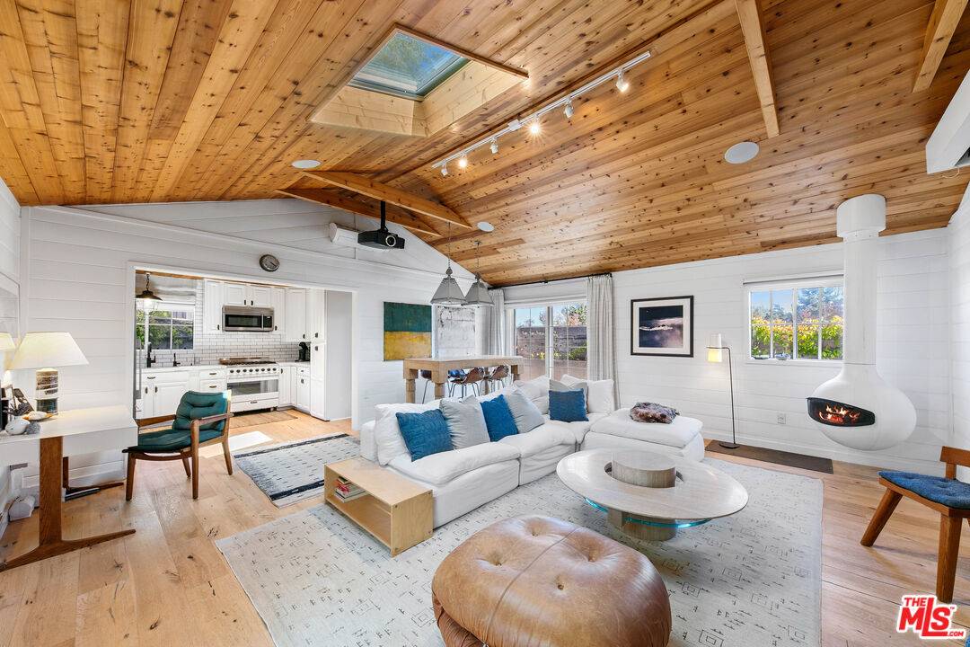 7038   Dume Dr 1BR Malibu La