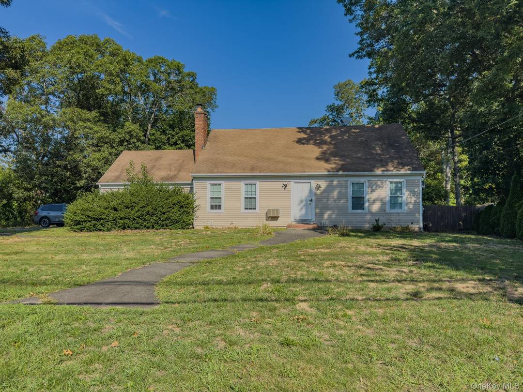 Welcome to 33 Echo Avenue in Miller Place !