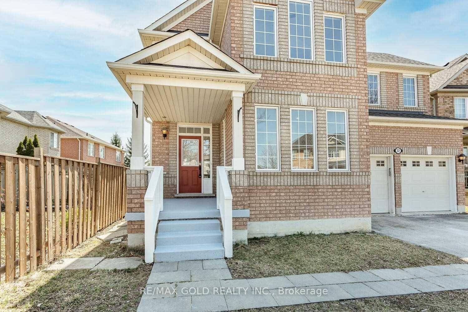 One of a kind Detached in the heart of brampton with gorgeous layout, the open concept main floor is perfect for hosting gatherings, and the amazing kitchen w granite counter ...