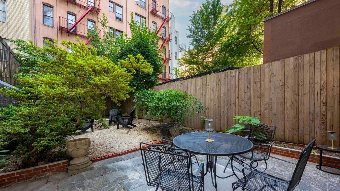 Spectacular Historic Townhouse with 1, 000 SF Garden and Terrace Rarely available 20 foot wide Anglo Italianate townhouse with a 1, 000 SF south facing garden and oversized third floor ...