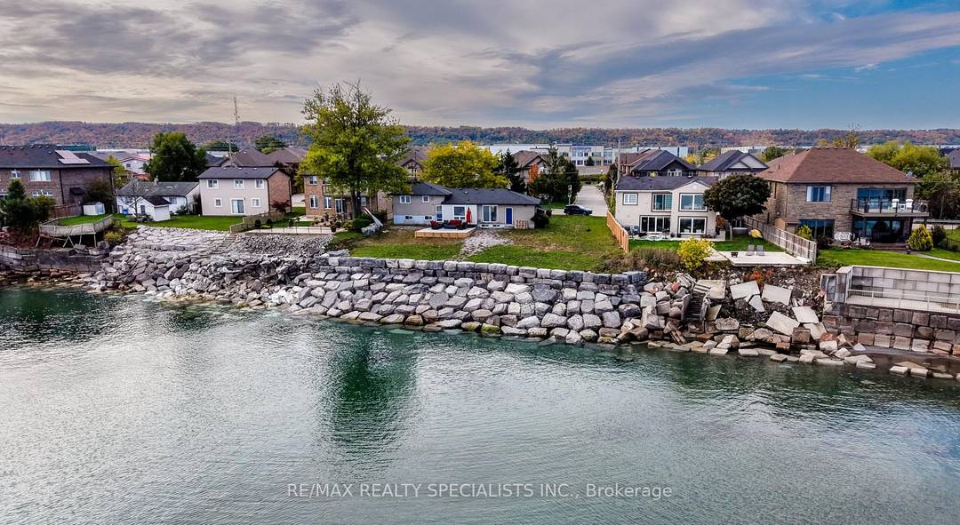 In A Thriving Ever Expanding Community Of Newly Built Custom waterfront Homes.
