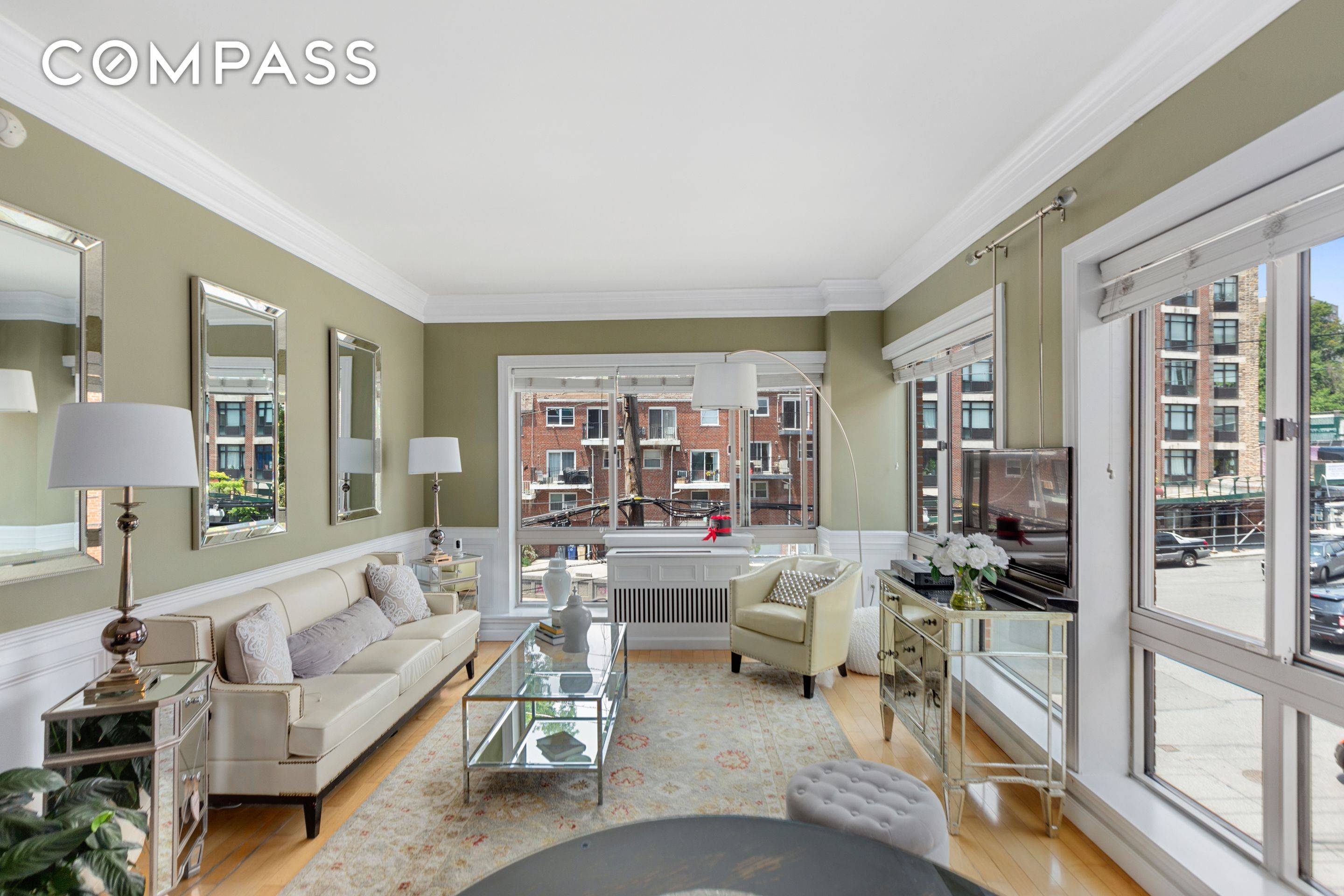 Welcome home to the Latitude Condominium !