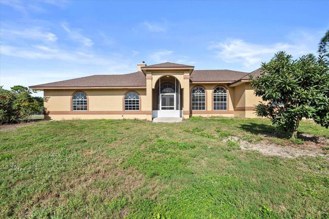 Welcome to your private retreat in the sought after equestrian community of Wildwood in Loxahatchee.