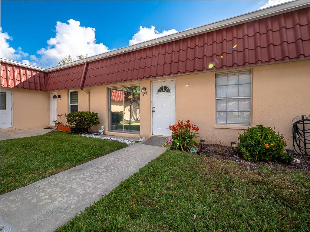 55 plus community Incredible chance to transform this 2 bedroom, 2 bathroom condo into your dream space !