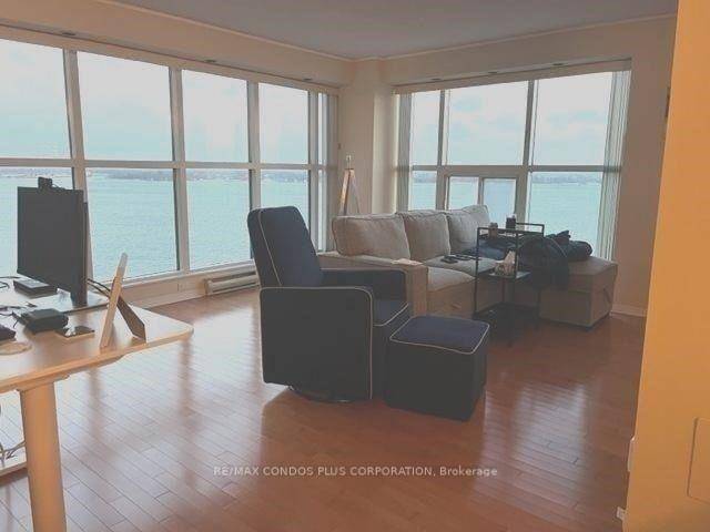 Two bedroom and two bathrooms with fabulous unobstructed harbour and lake views.