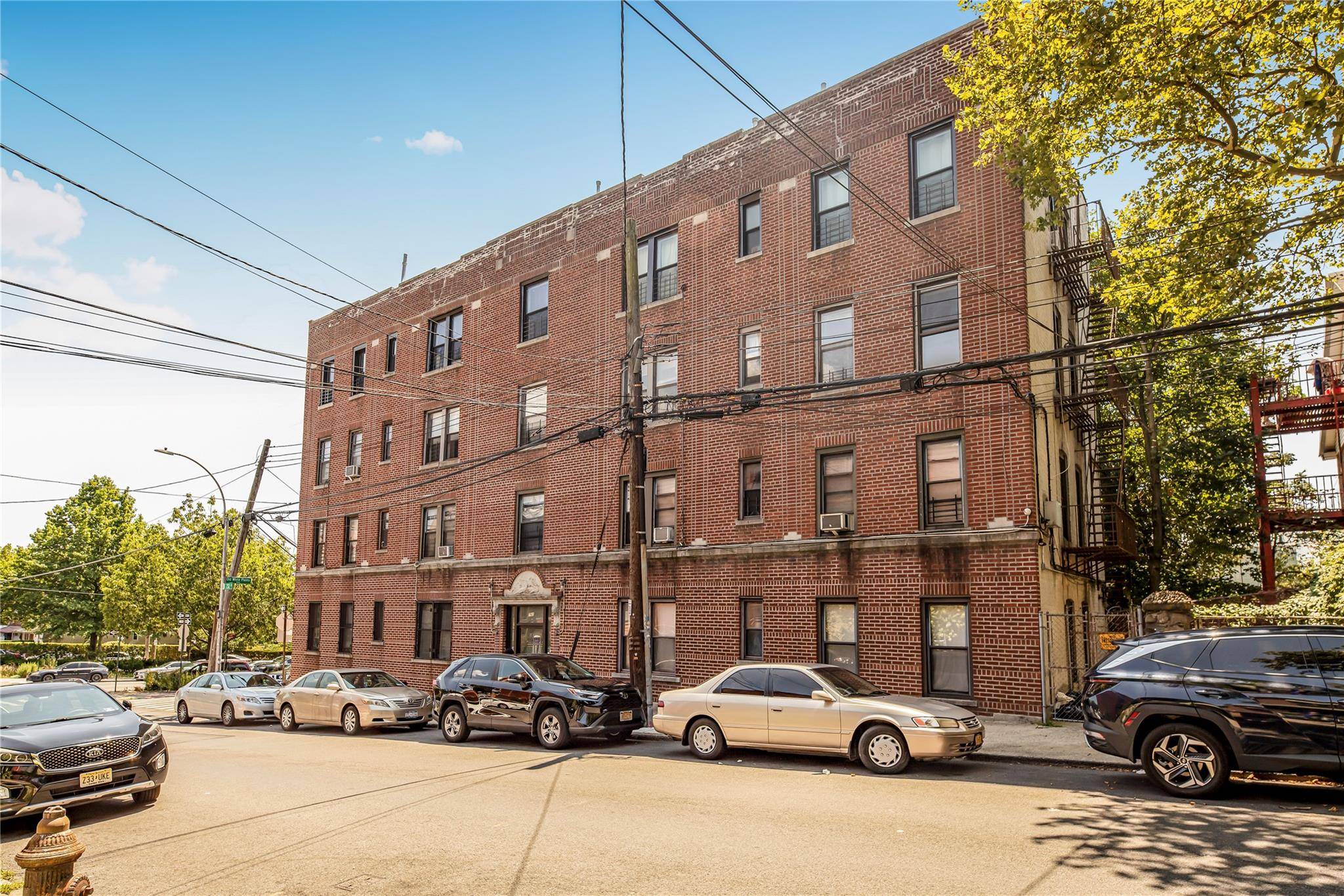 Exceptional North Bronx Multifamily Investment Opportunity 12 Unit Rent Stabilized Brick Building Presenting 760 E 232nd Street a well maintained, solid brick 12 unit multifamily property located in the Wakefield ...