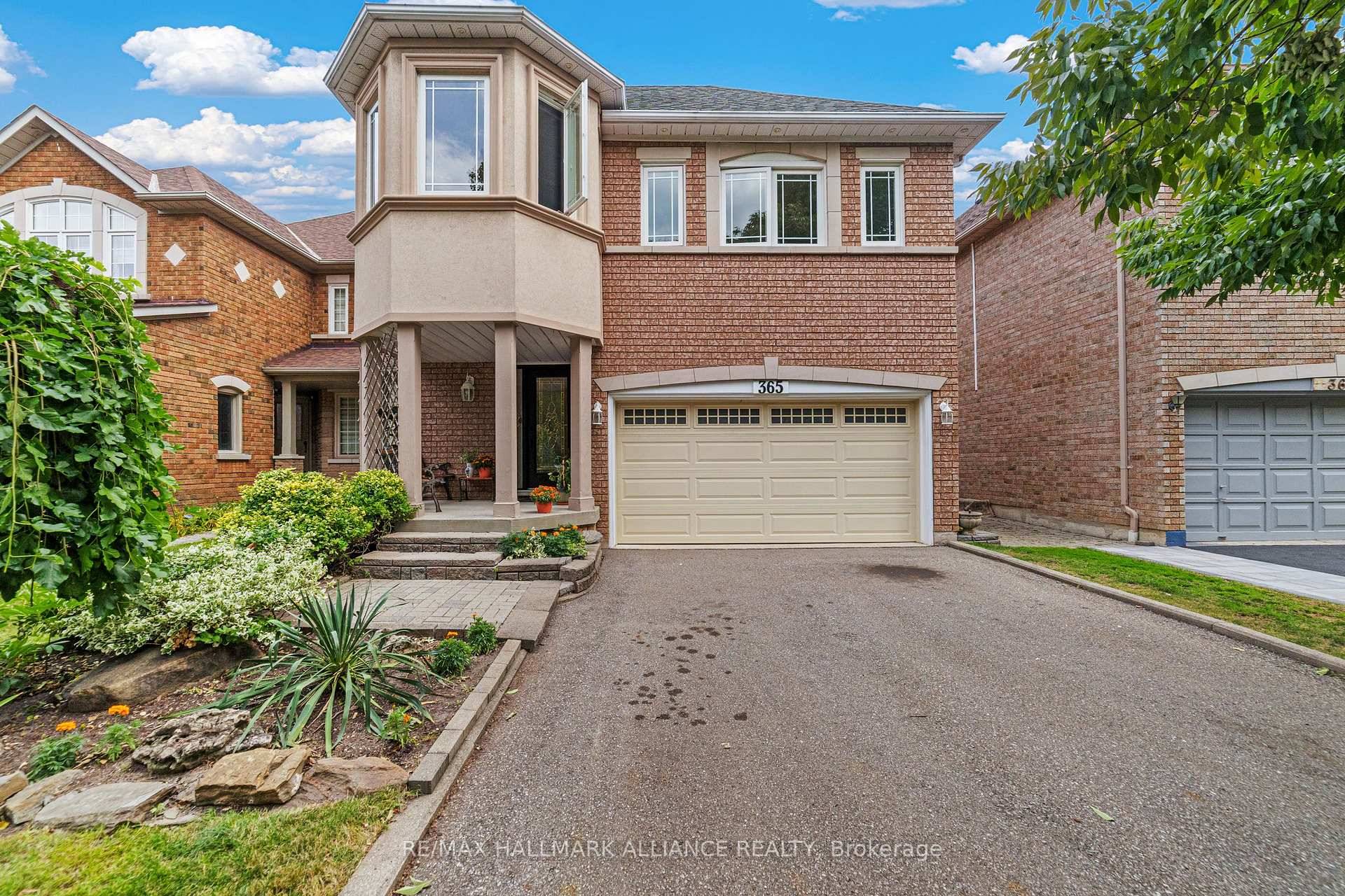 Excited to present this bright and spacious family home, tucked away in an exclusive enclave on a quiet Mississauga street !