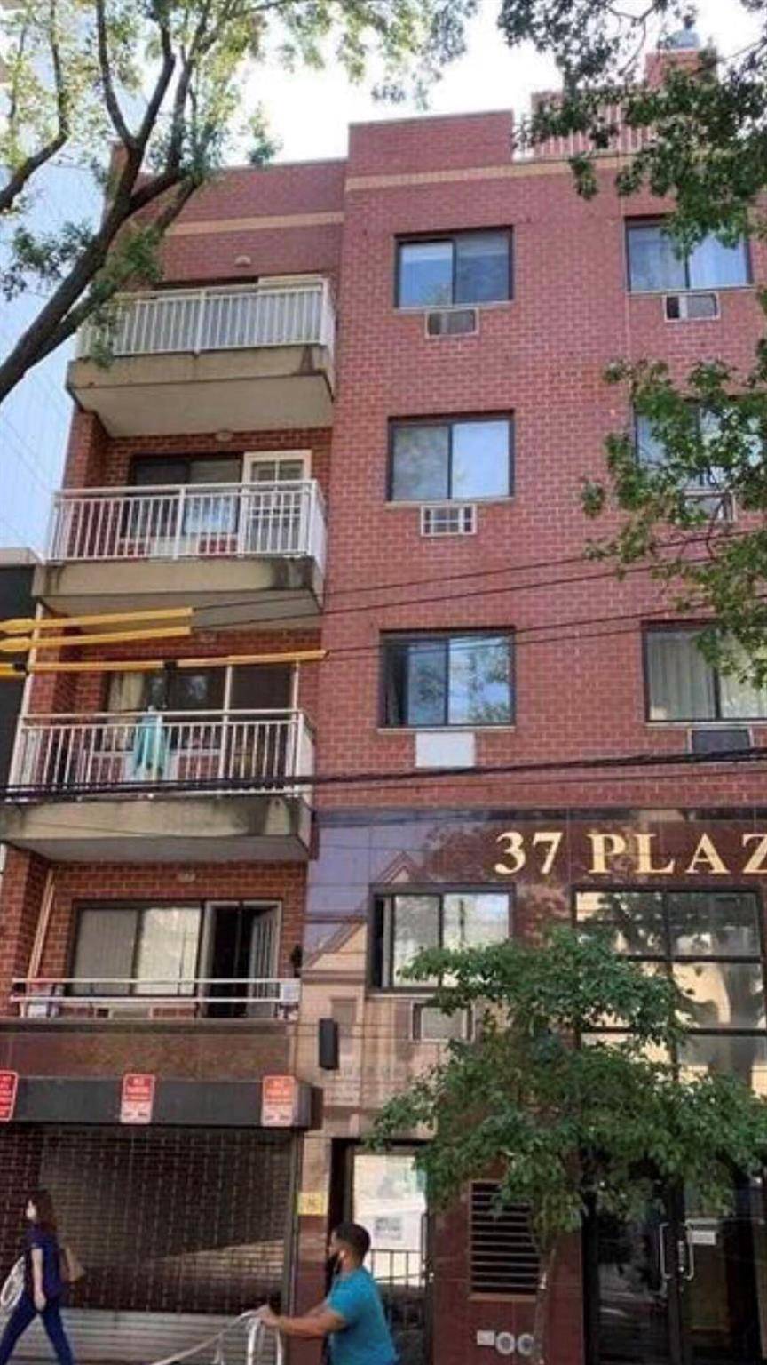 1Bedroom condo apt with balony located in flushing.