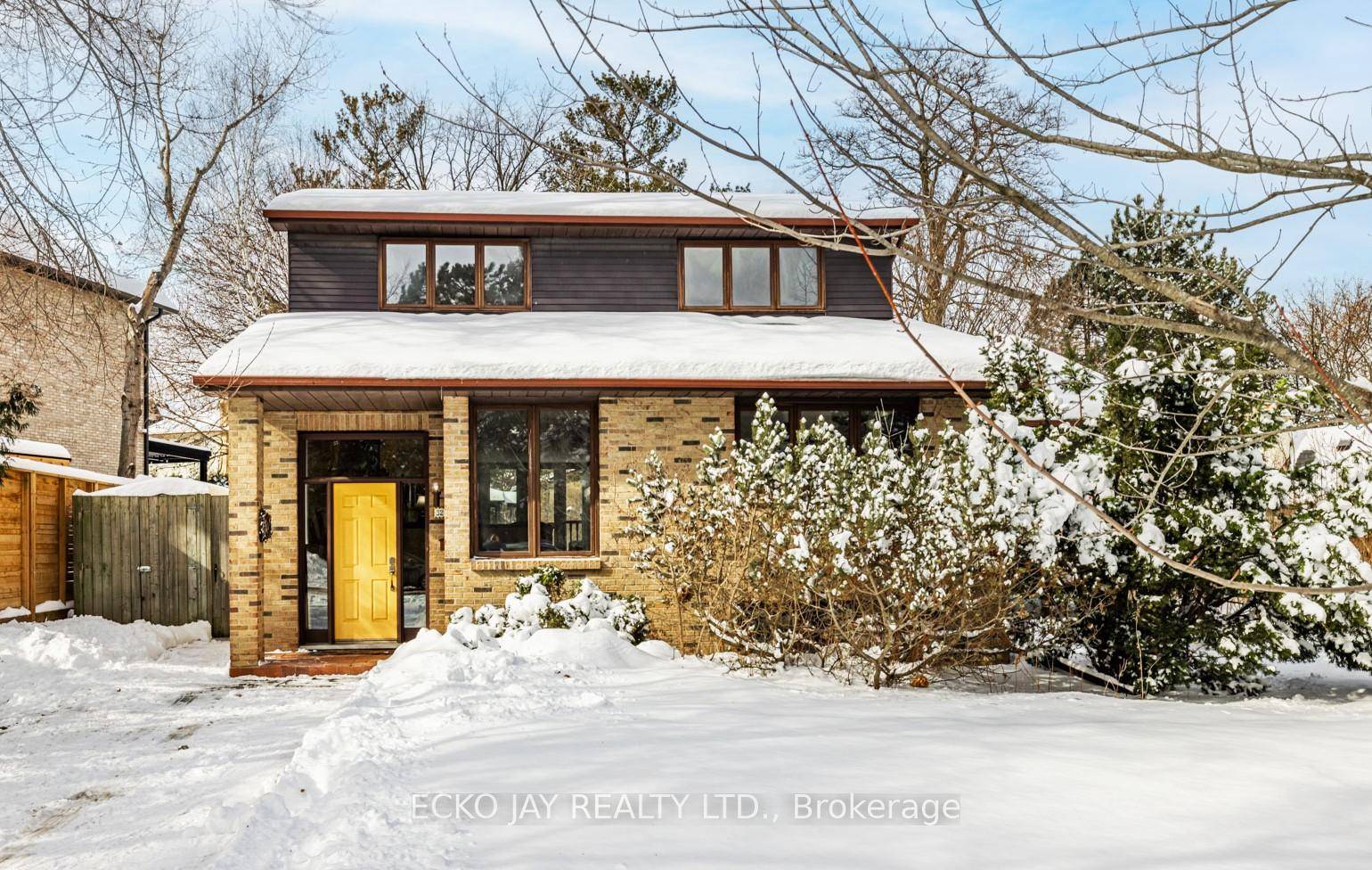 This charming and spacious 5 2 bedroom family home sits on an 80 foot frontage in a highly sought after cul de sac.