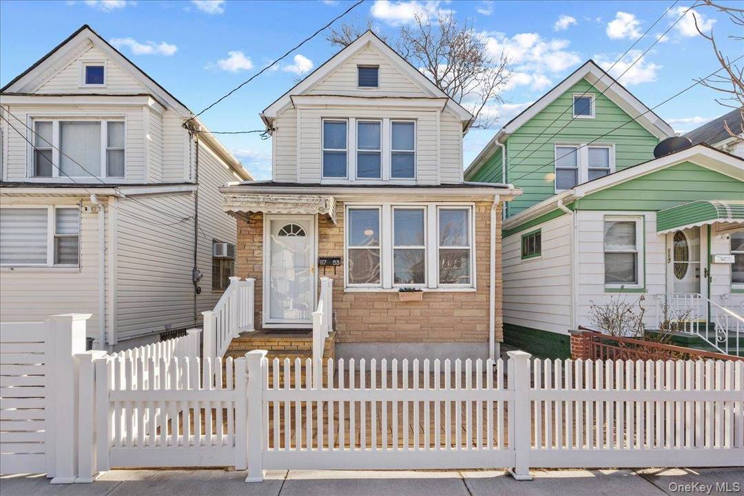 Welcome to this single family home located in the heart of South Ozone Park.