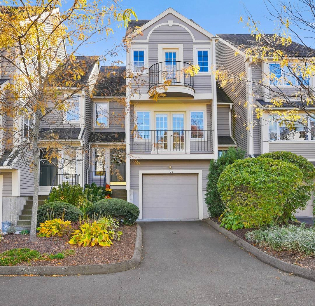 Welcome to 121 Paugusett Circle, a spacious and sun filled townhome located in the desirable Churchill South community.