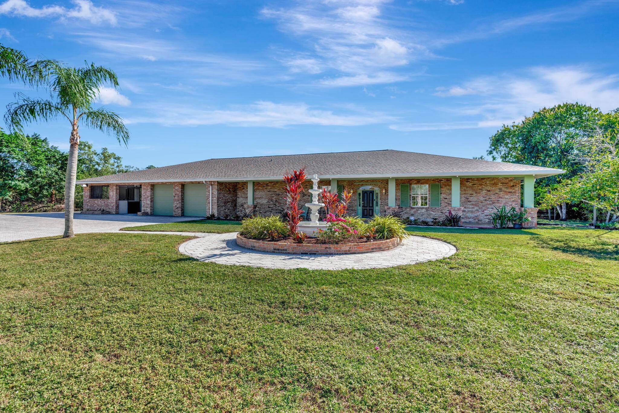 Exceptional Scenic Property, a Hidden Spacious Sanctuary On 2.