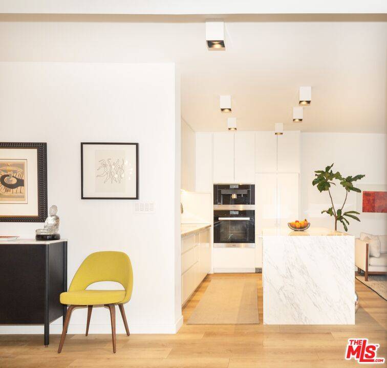 999  N Doheny Dr 1BR Sunset Strip La