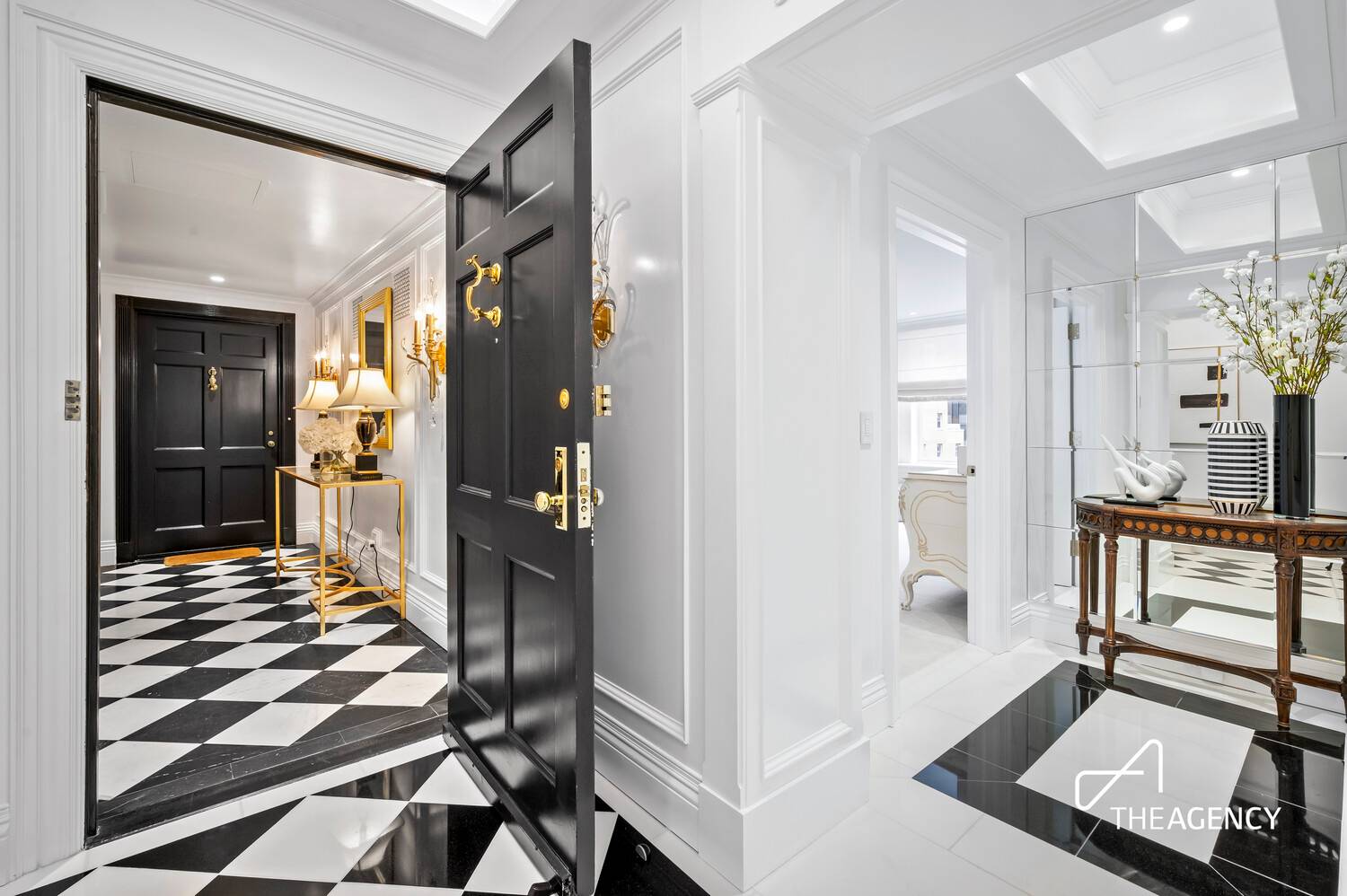 Welcome to this stunning Prewar Classic 7 Apartment in the highly desirable Sutton Place neighborhood.