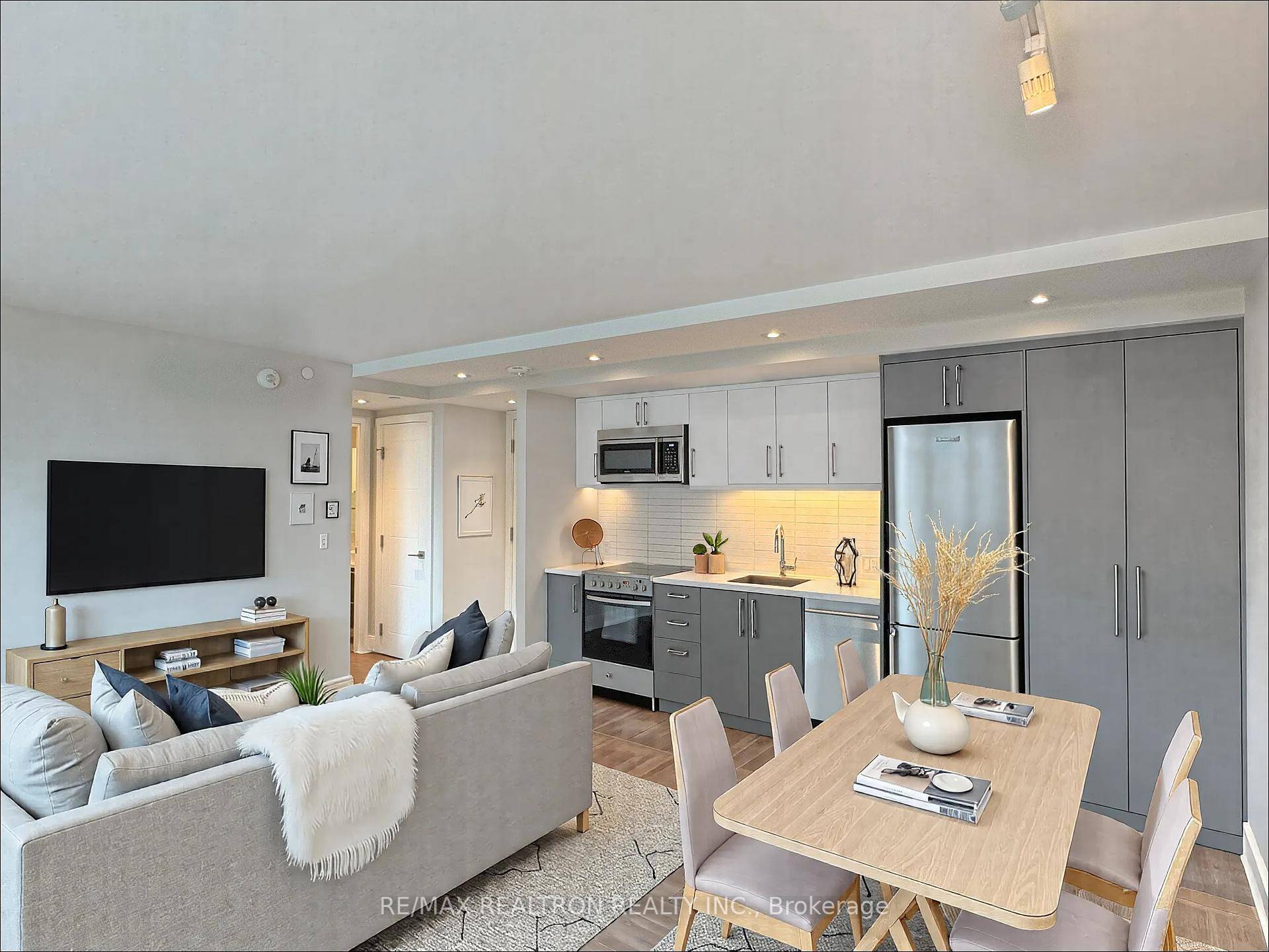 One 1 month free rent on a 1 year lease OR two 2 free months on a 2 year lease with no rent increase for 2nd year, contact LA for ...