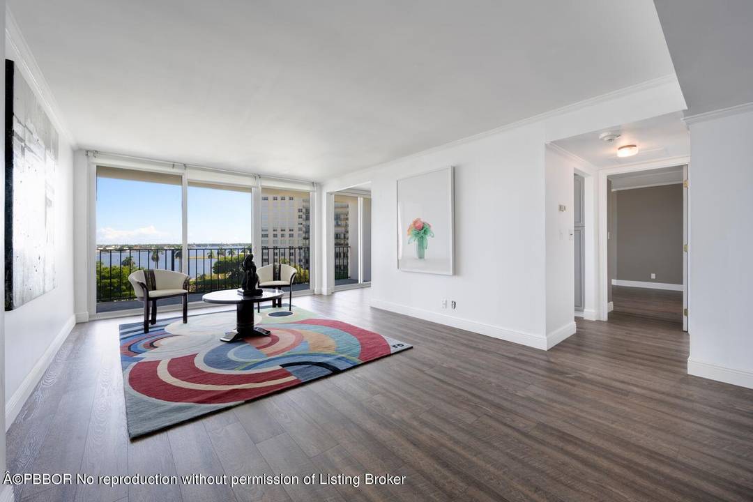 Amazing panoramic water views and garden views from this one bedroom one bath.