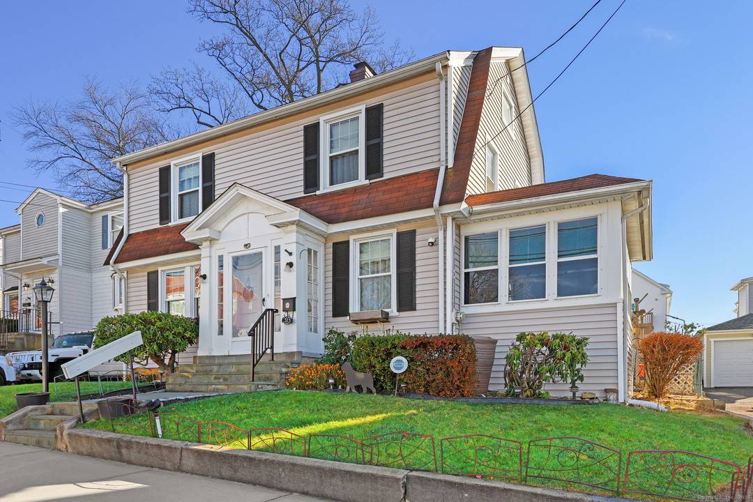 Welcome to this charming North End, Bridgeport home, offering comfort, convenience, and classic New England character.