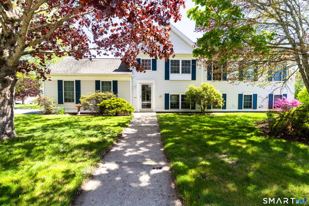 Step into 226 Noank Ledyard Rd in Mystic, CT, and feel at home !