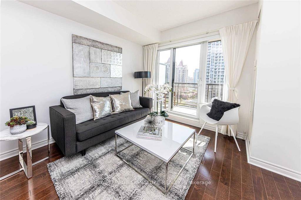Stunning Open Concept 1 Bedroom Condo In The Heart Of Mississauga's City Centre.