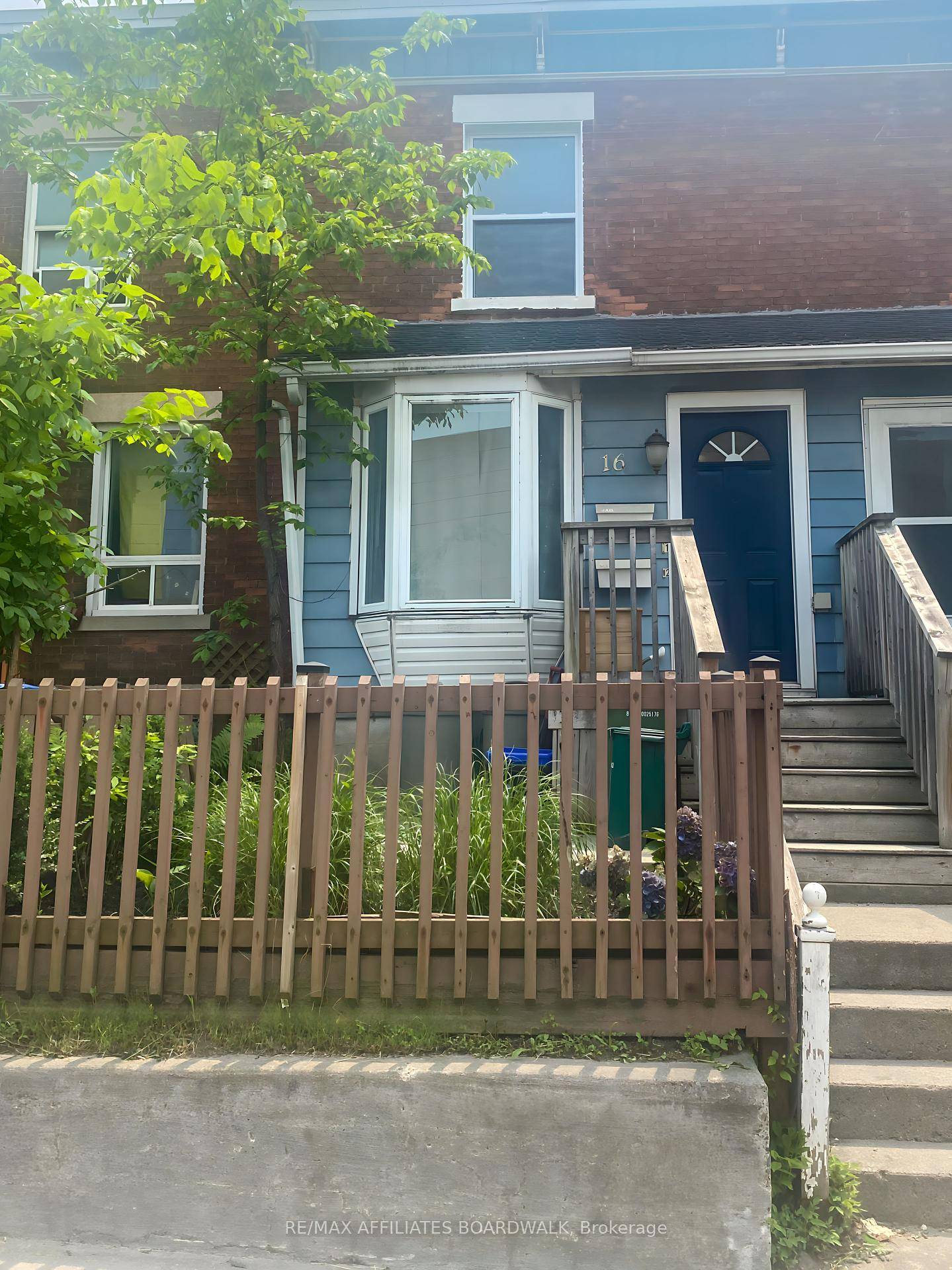 Charming 1 Bedroom Apartment in the Heart of Centretown West !