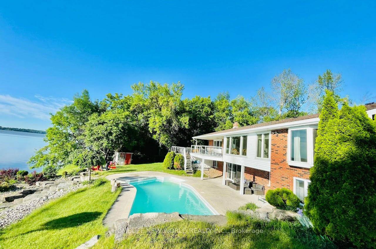 140' of Waterfront Living on Lake Scugog !