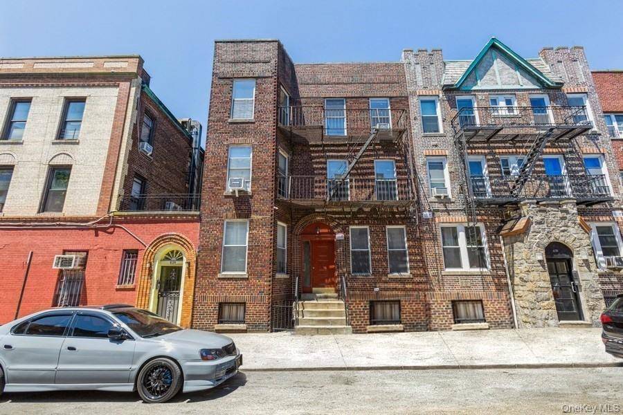 12 family for sale in Sunnyside Woodside.