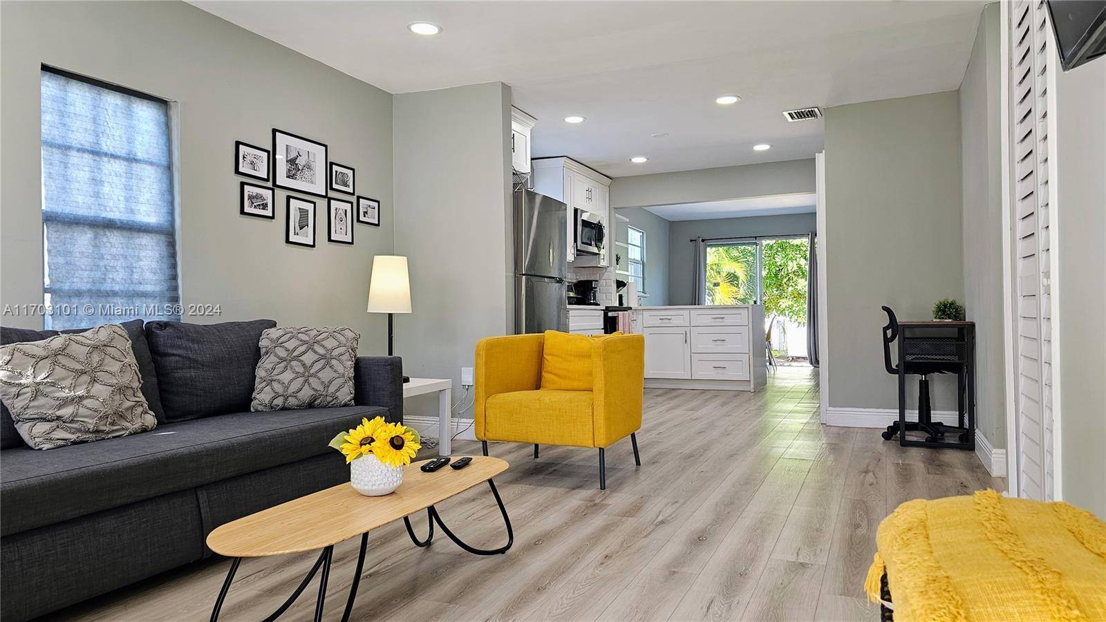 Live the Florida Dream with Income Potential !