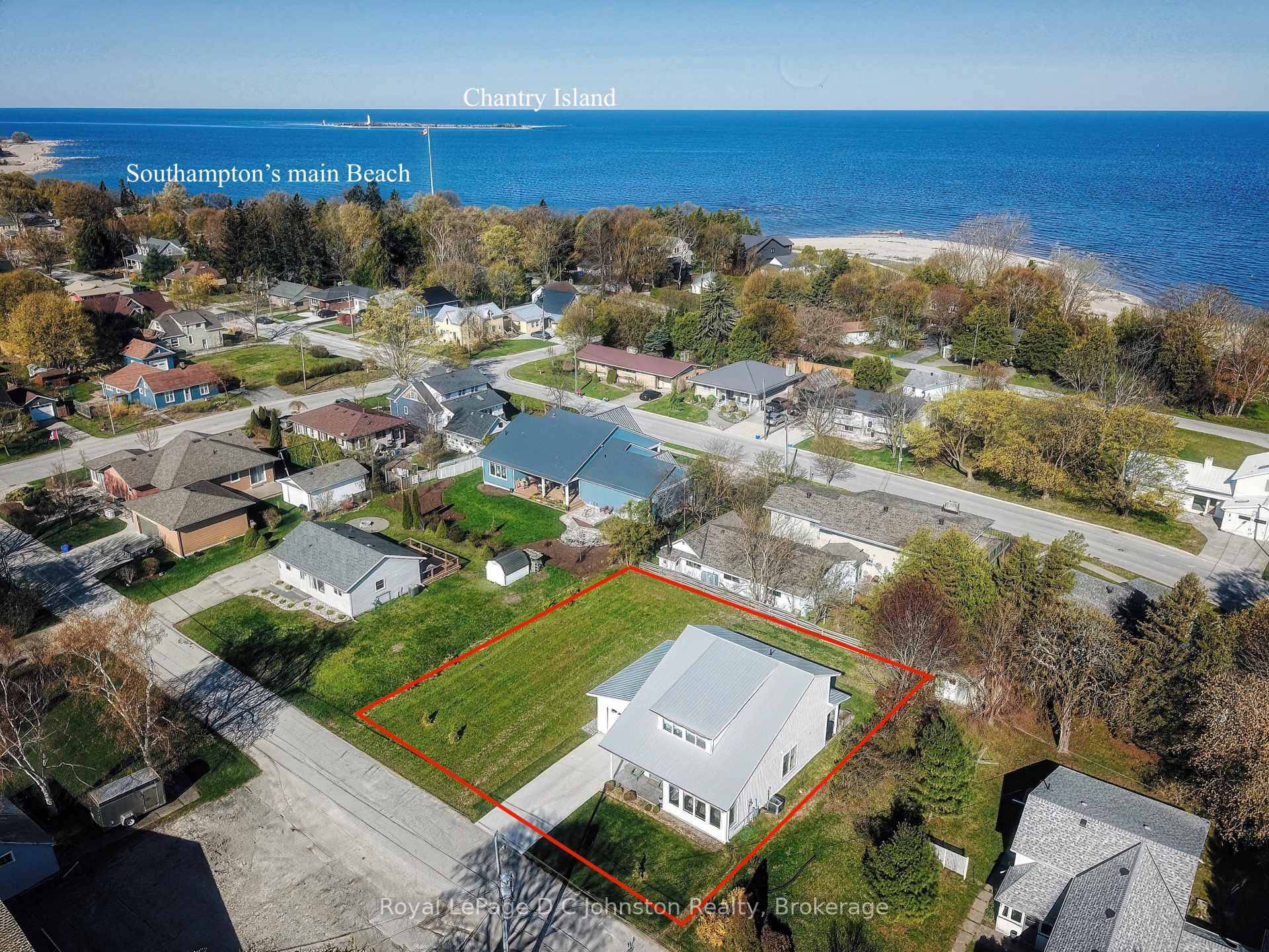 This stunning, nearly new home is perfectly nestled in the heart of Southampton, offering an ideal location on a quiet street between the vibrant downtown core, the Saugeen River, and ...