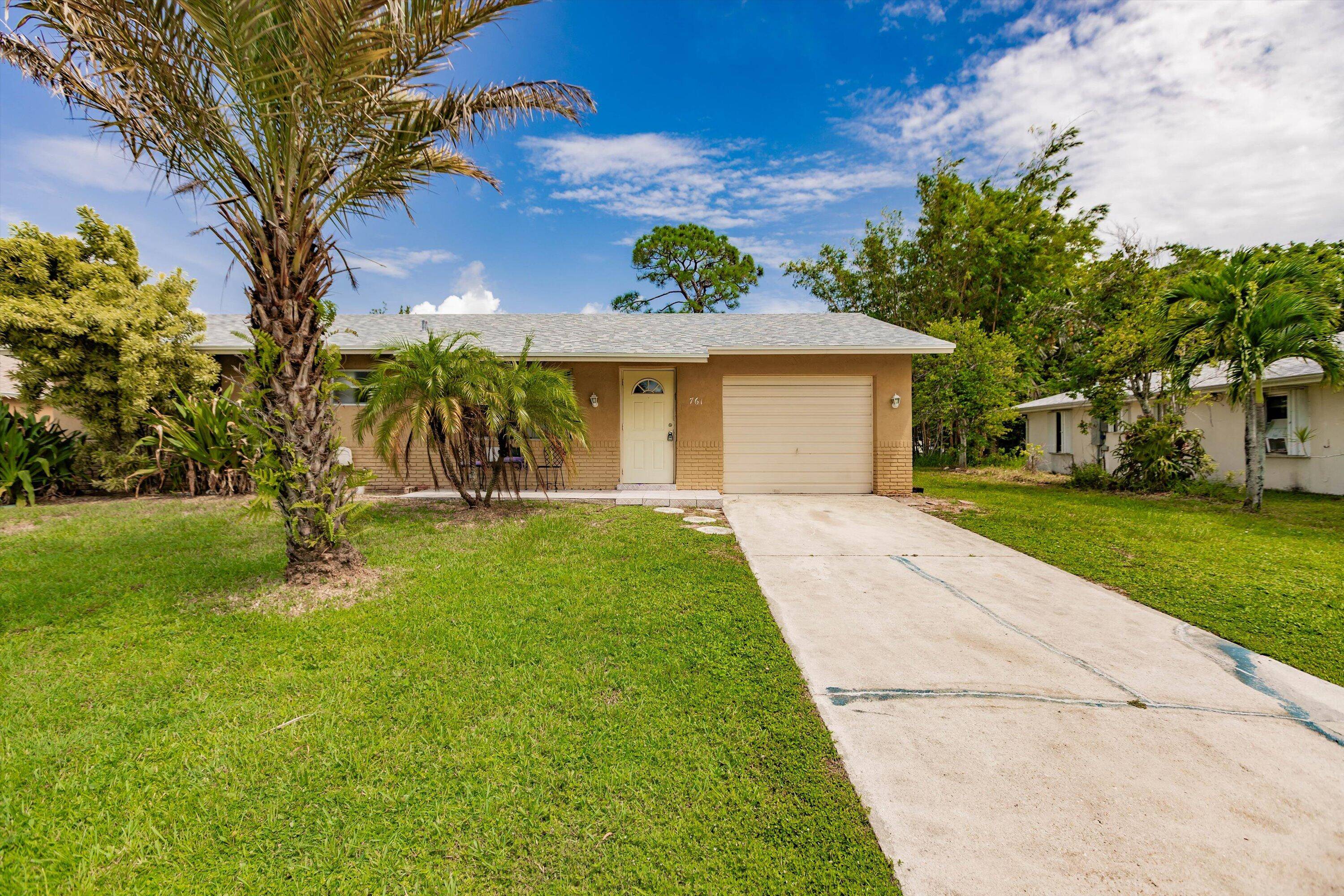 Welcome to 761 SE Browning Ave in Port St.