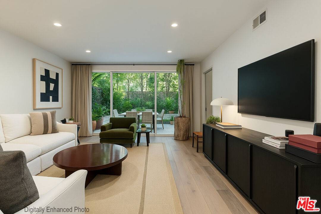 874   Hammond St 2BR Sunset Strip La