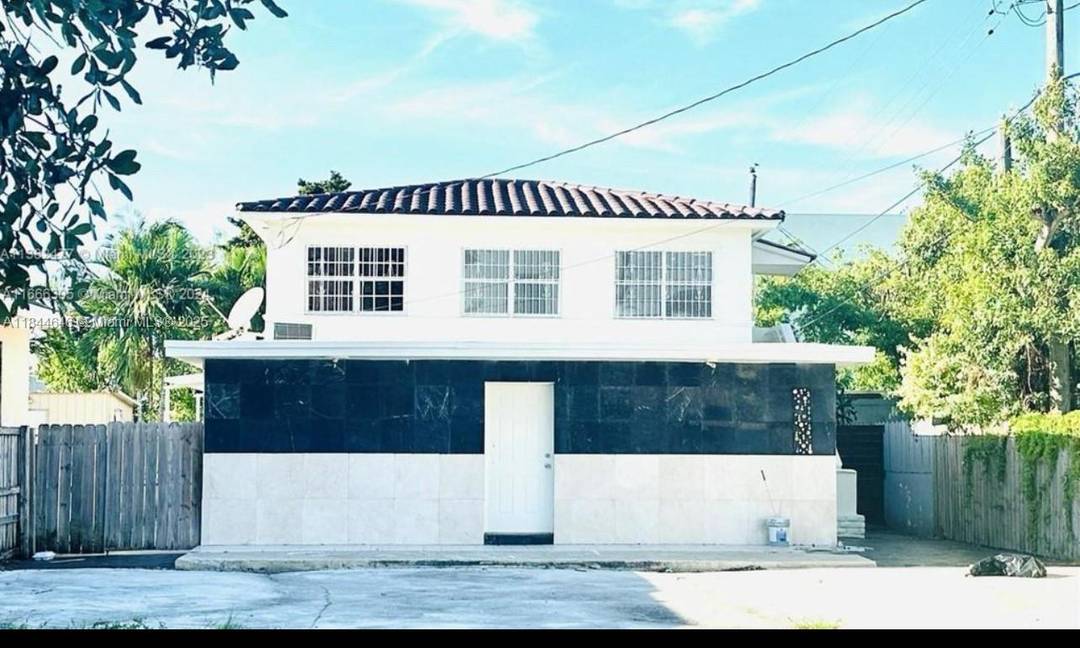 Property Details Location Close to Downtown Miami amp ; Coconut Grove Type Duplex converted into a Triplex First Floor 2 Bedrooms, 1 Bathroom First Second 3 Bedrooms, 1 Bathroom Second ...