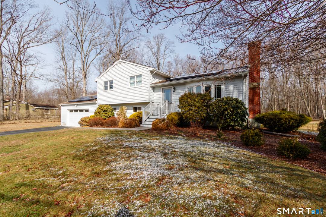 Set on 1. 26 acres in a convenient central Monroe location, this 2, 120 sq ft Split Level home with In law apartment offers a spacious layout and excellent potential ...