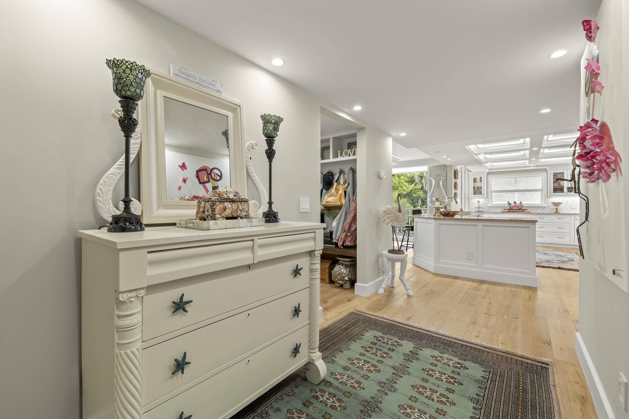 Welcome to Buttonwood, a pet friendly oceanfront enclave inspired by the timeless elegance of Bermudian architecture, blending European sophistication, American comfort, and Caribbean charm.