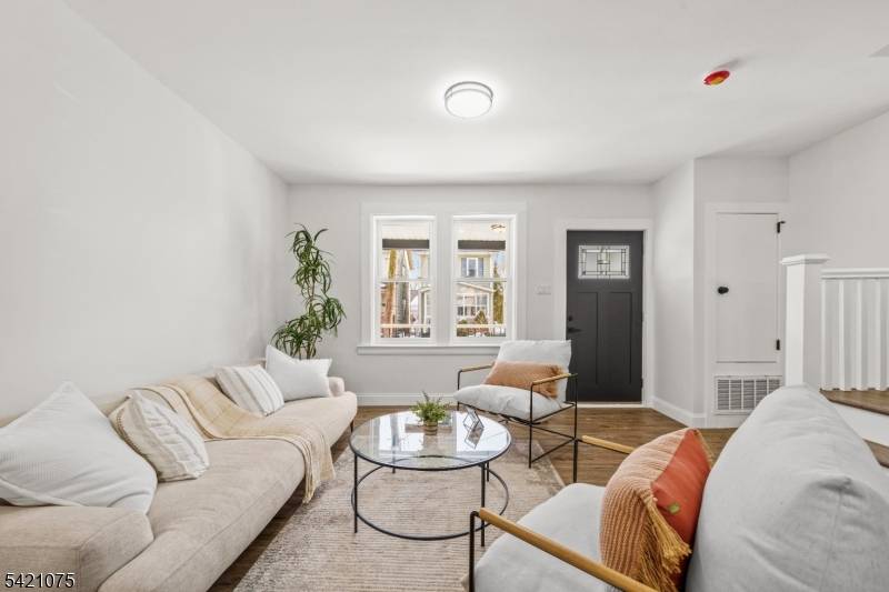 Welcome to 18 Hilton Avenue !