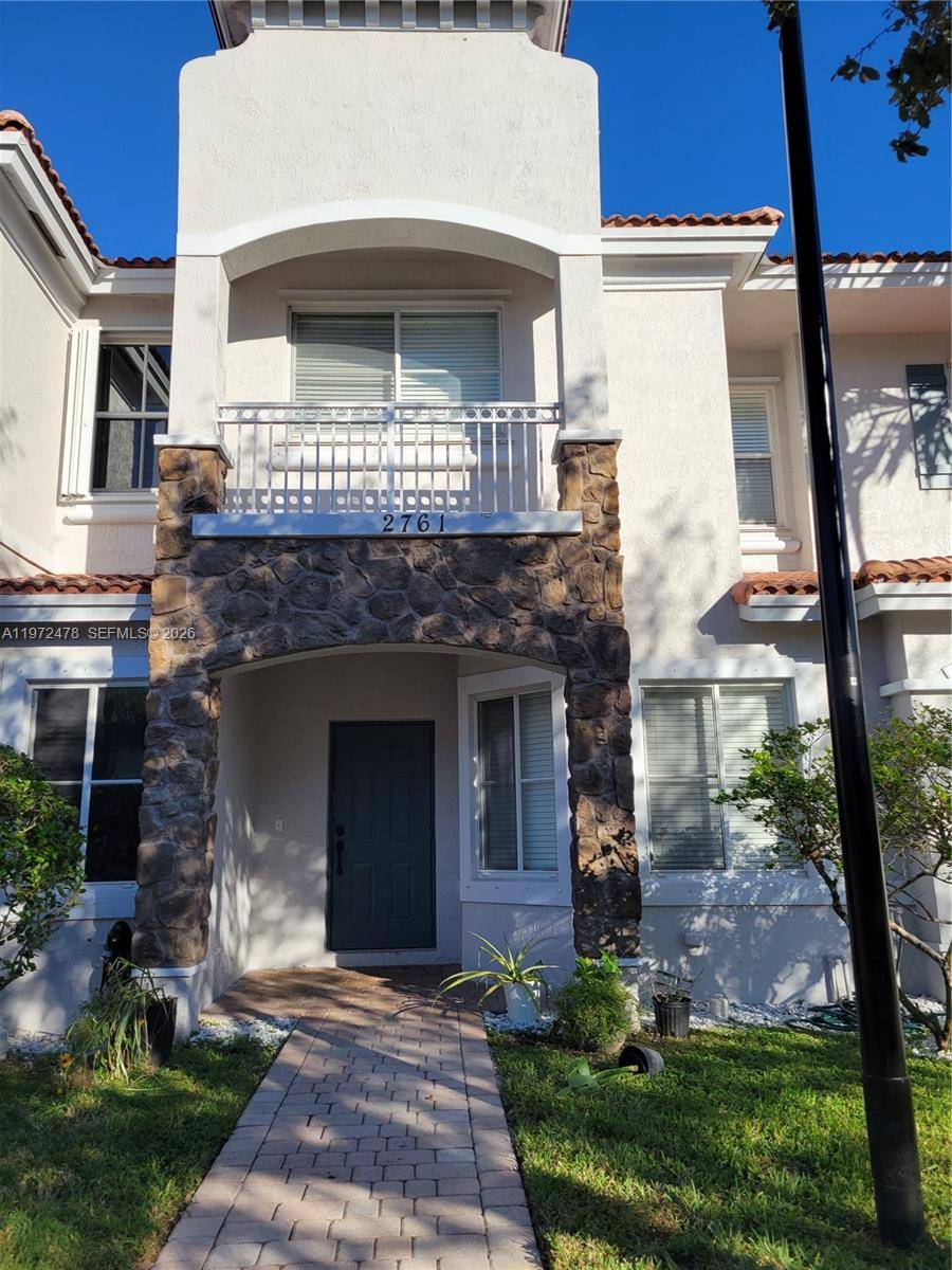 AMAZING 3 BEDROOM, 2. 5 BATHROOMS, 2 LEVEL TOWNHOUSE CONDO IN THE GATED COMMUNITY OF TUSCANY IN MIRAMAR.