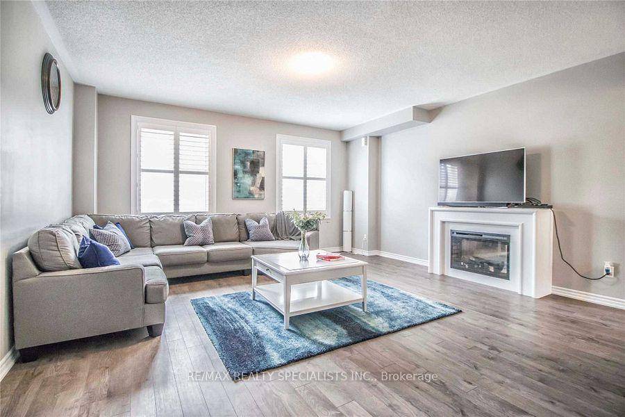 Beautiful 3 Bed, 3 Washroom Freehold Townhouse.