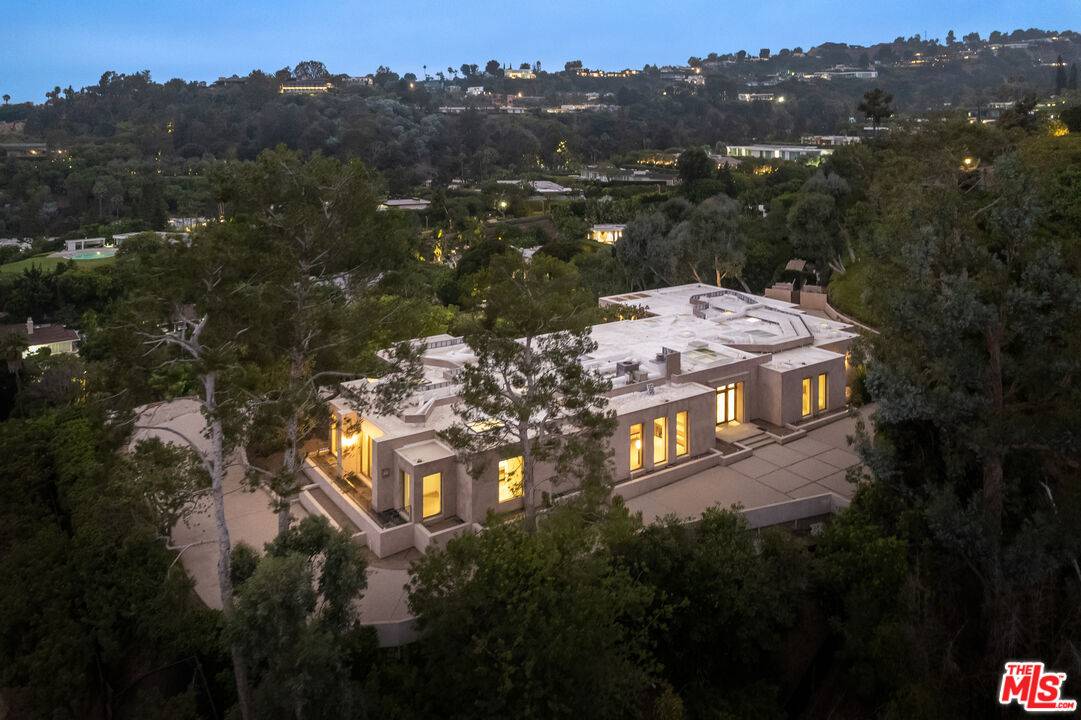 1016  N Hillcrest Rd 4BR Beverly Hills Post Office | B.H.P.O. La