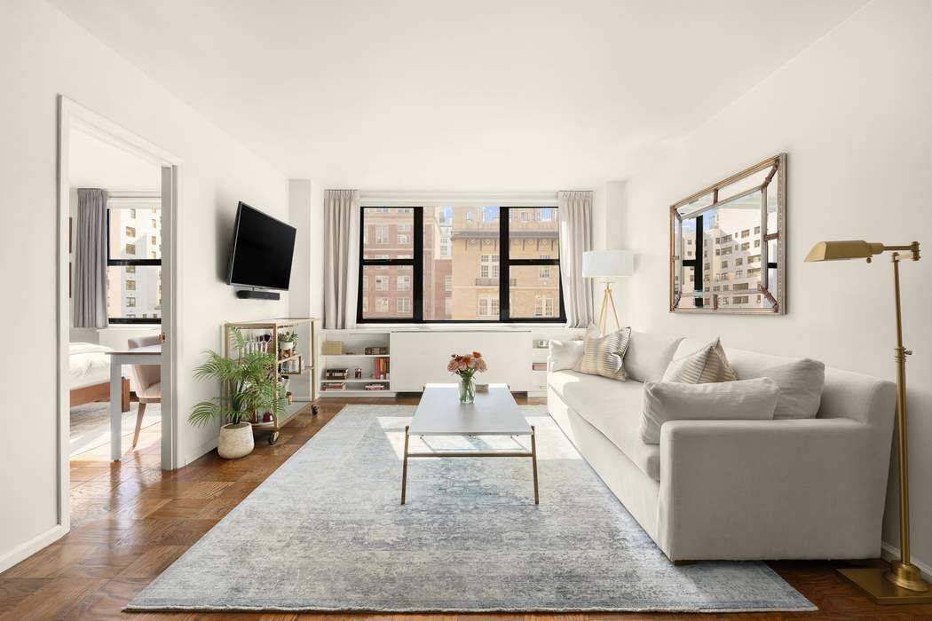 Welcome to Gramercy Plaza, Residence 14G, a perfectly proportioned junior one bedroom in the heart of Gramercy Park.