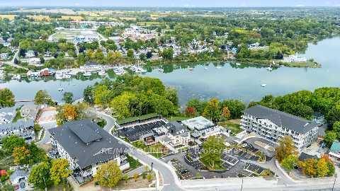 Embrace the ease and elegance of condominium living in this luxury harbourfront community.